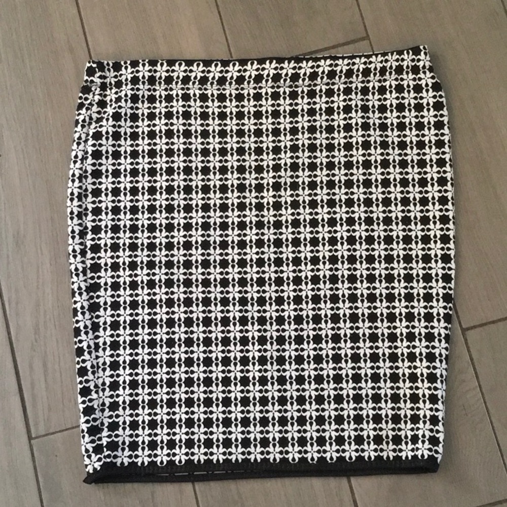 Max Studio pull on pencil skirt